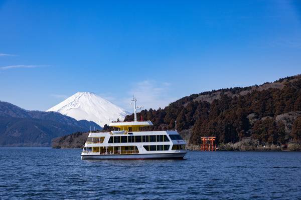 箱根・芦ノ湖を優雅にクルーズ！箱根遊船SORAKAZEと海賊船どちらが